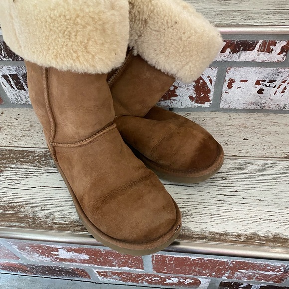 CLASSIC UGGS! Wear them rolled up or down!! Well loved w/ LOTS of life left 😎😎 - Picture 5 of 12